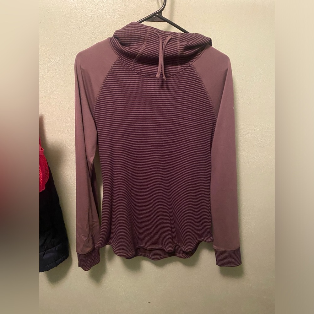 Women’s large Columbia long sleep hoodie